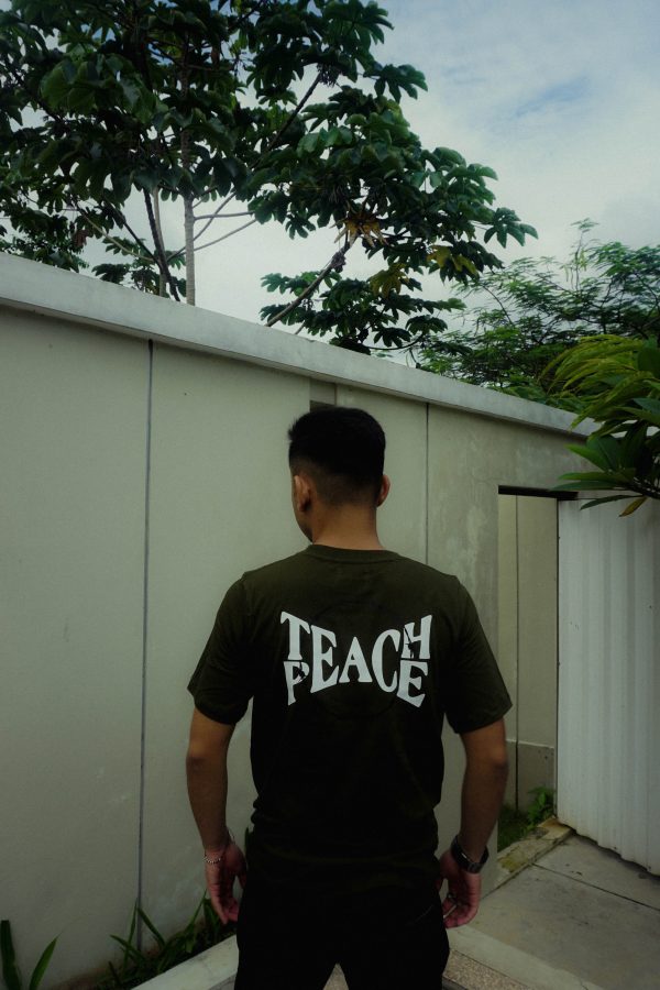 T-Shirt Teach Peace Back Print Detail